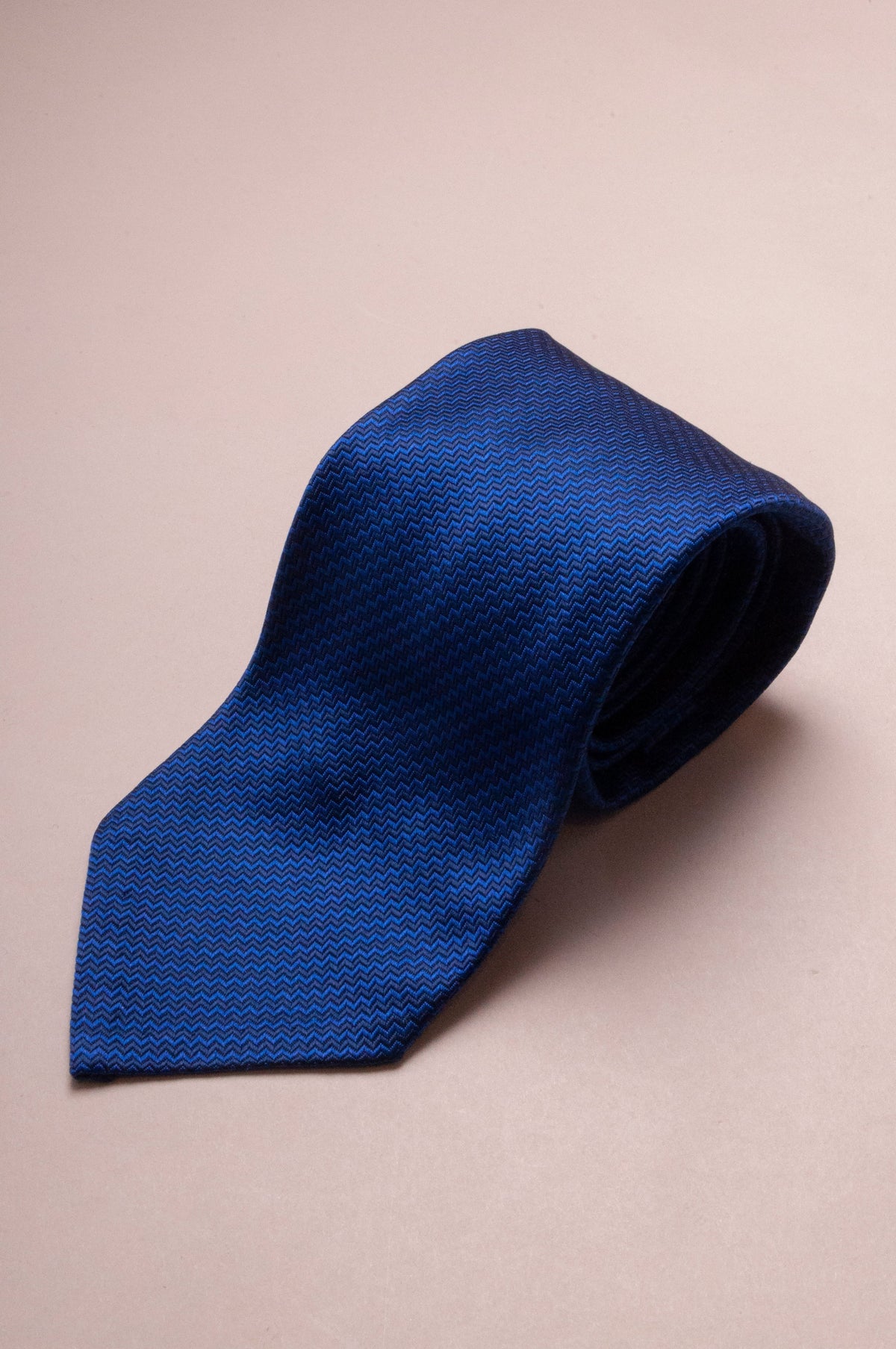 CRURAFASHION Blue Zig Zag Silk Tie