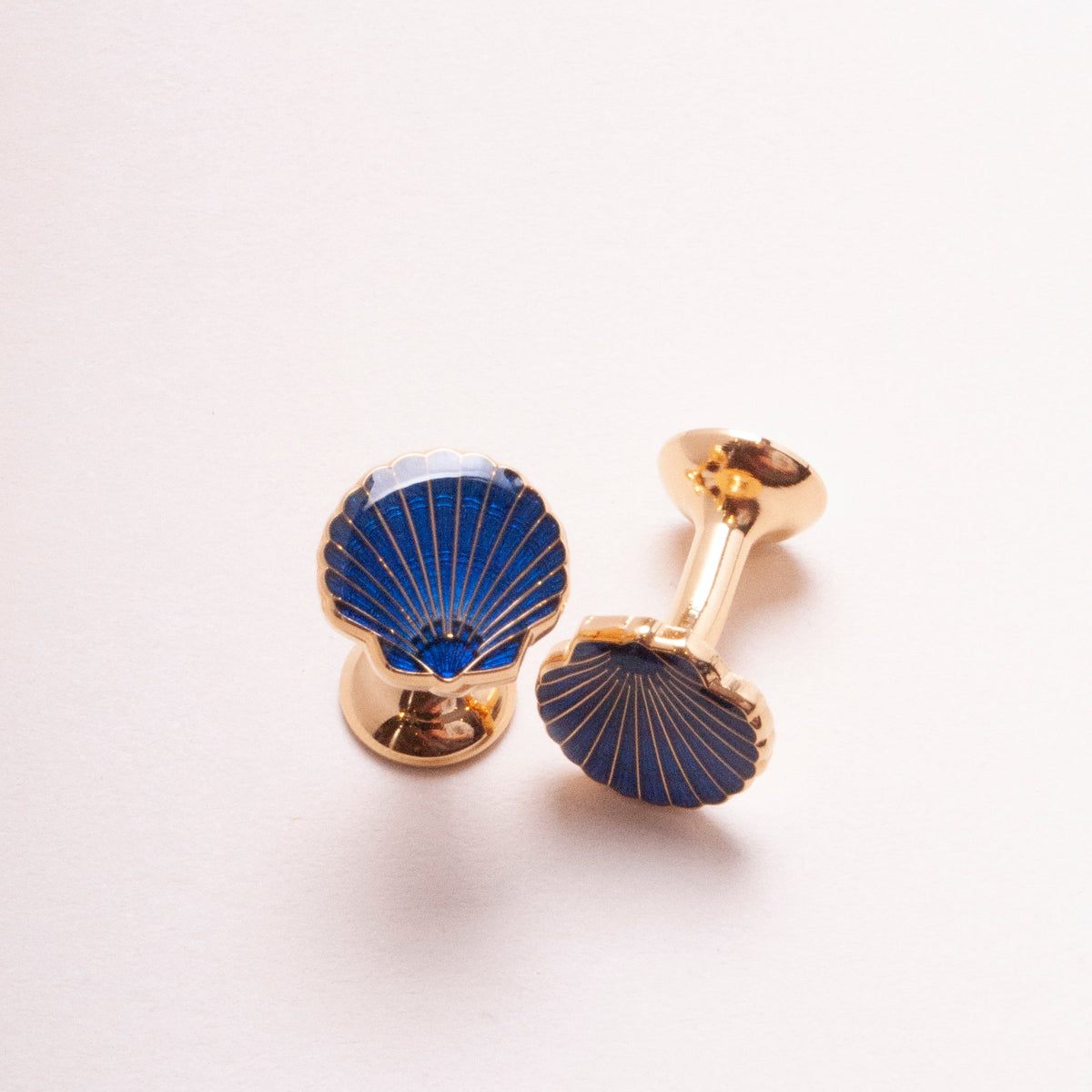 CRURAFASHION - Gold Plated Scallop Cufflinks