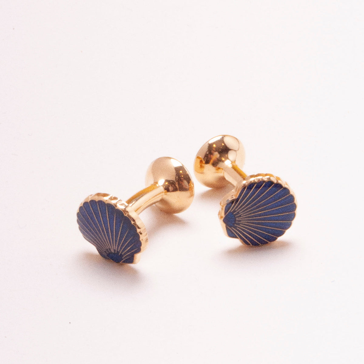 CRURAFASHION - Gold Plated Scallop Cufflinks